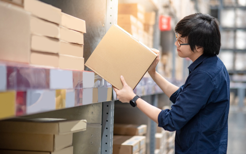 Case Picking in an Automated Warehouse System