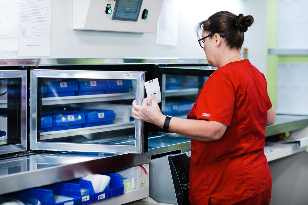 Refrigerated carousel for clean room operation 